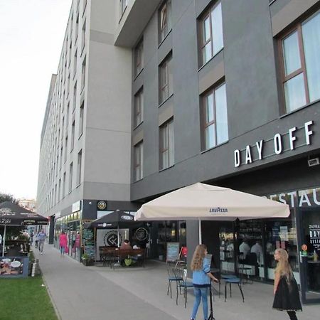 Apartament W Warszawie Dedykowany Parking Podziemny W Cenie, Wifi, Blisko Centrum New Apartment In Warsaw Finished To A High Specification Fitted Out To A High Standard On The 7Th Floor, Wifi, Underground Parking Price Included מראה חיצוני תמונה