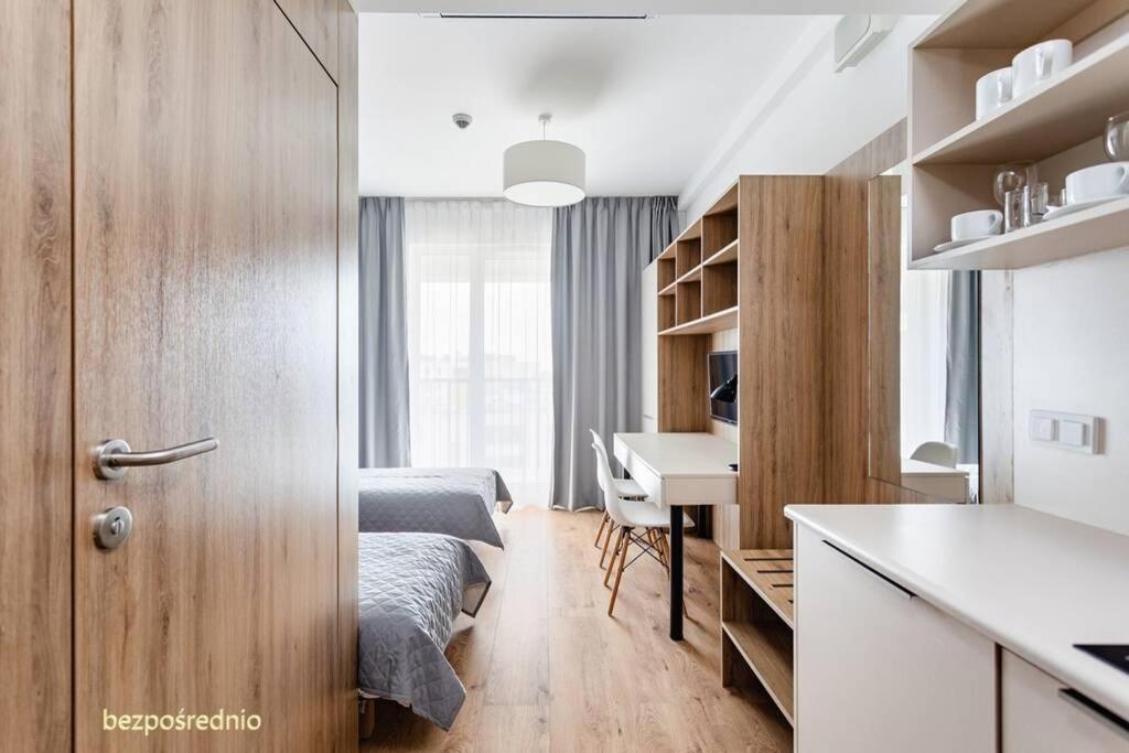 Apartament W Warszawie Dedykowany Parking Podziemny W Cenie, Wifi, Blisko Centrum New Apartment In Warsaw Finished To A High Specification Fitted Out To A High Standard On The 7Th Floor, Wifi, Underground Parking Price Included מראה חיצוני תמונה